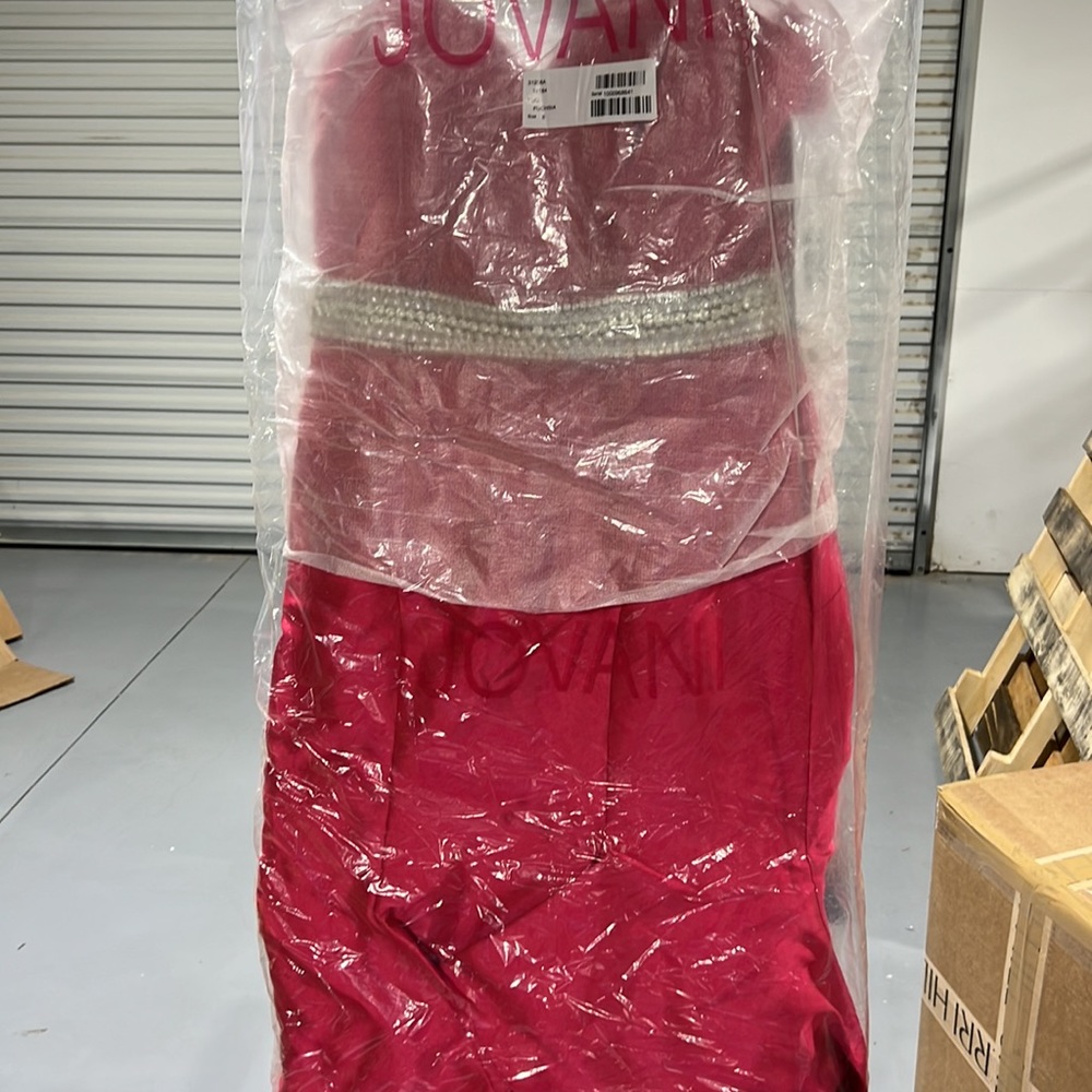 Beautiful Jovani evening dress. Color is Fuchsia. Size 8. - Picture 4 of 5